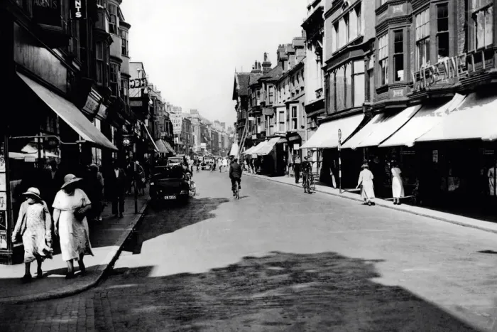 Framed Print : St. Thomas Street, Weymouth, Dorset 1936 Framed Print : St. Thomas Street, Weymouth, Dorset 1936