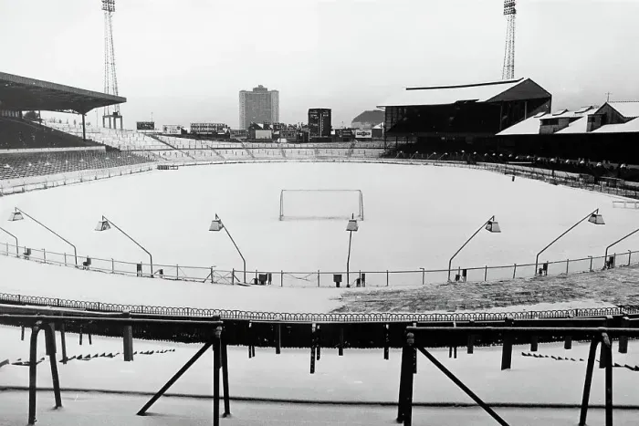 Framed Print : Stamford Bridge, home of Chelsea Football Club, under snow 1967 Framed Print : Stamford Bridge, home of Chelsea Football Club, under snow 1967