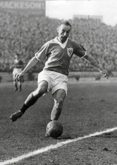Framed Print : Stanley Matthews playing for Blackpool in 1958