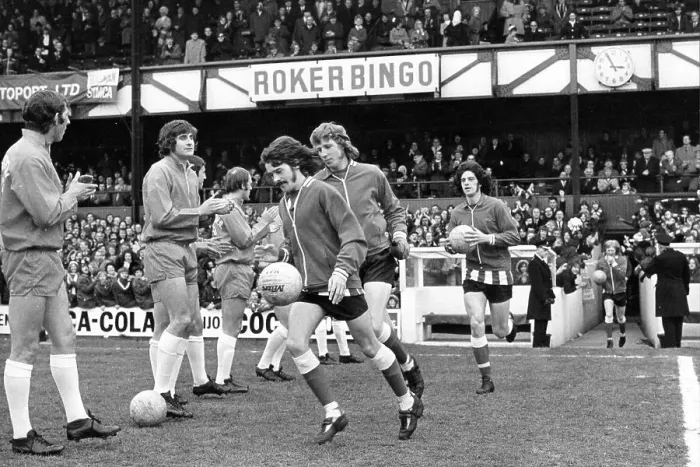 Framed Print : Sunderland players run out on the pitch Framed Print : Sunderland players run out on the pitch