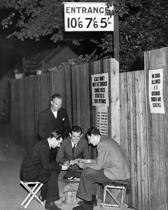 Framed Print : Tennis fans queuing overnight for the 1947 Wimbledon Tennis Championships Framed Print : Tennis fans queuing overnight for the 1947 Wimbledon Tennis Championships