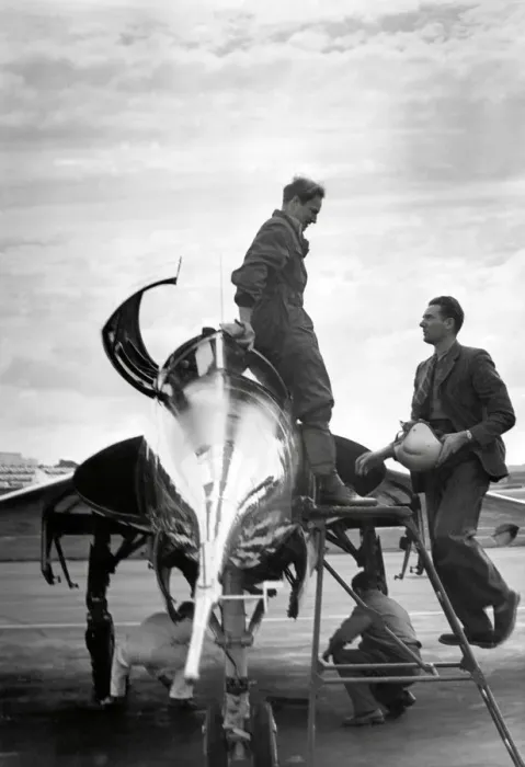 Framed Print : Test Pilot and world speed record holder Peter Twiss at Farnborough with his Fairey Delta aircraft