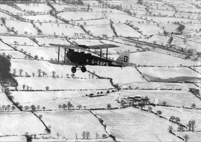 Framed Print : A Tiger Moth over snow-covered countryside, 1927 Framed Print : A Tiger Moth over snow-covered countryside, 1927