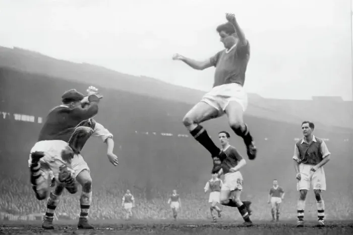 Framed Print : Tommy Taylor ( in mid-air) scoring the fifth goal for Manchester United 1957 Framed Print : Tommy Taylor ( in mid-air) scoring the fifth goal for Manchester United 1957