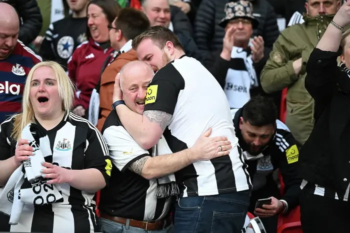 Framed Print : Toon Fans at Carabao Cup final 2025, Wembley. Liverpool 1 v Newcastle 2