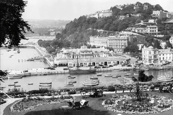 Framed Print : Torquay Inner Harbour with the Pavilion and Waldon Hill 1936