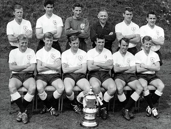 Tottenham Hotspur Team 1962  /  63, with FA Cup
