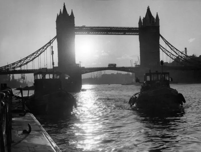 Framed Print : Tower Bridge, London silhouetted with sun behind, 1962 Framed Print : Tower Bridge, London silhouetted with sun behind, 1962