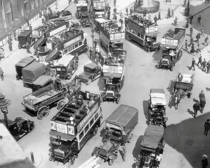 Framed Print : Traffic at Bank in the City of London 1923 Framed Print : Traffic at Bank in the City of London 1923