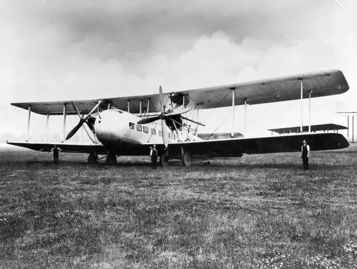 Framed Print : The Vickers Rolls Royce Vanguard 1925 Framed Print : The Vickers Rolls Royce Vanguard 1925
