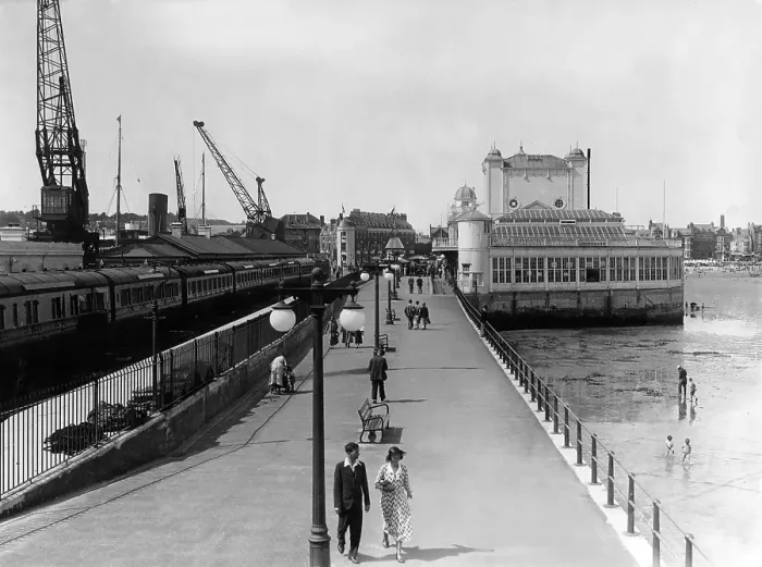 Framed Print : View of Cleethorpes, Lincolnshire.in the 1930s