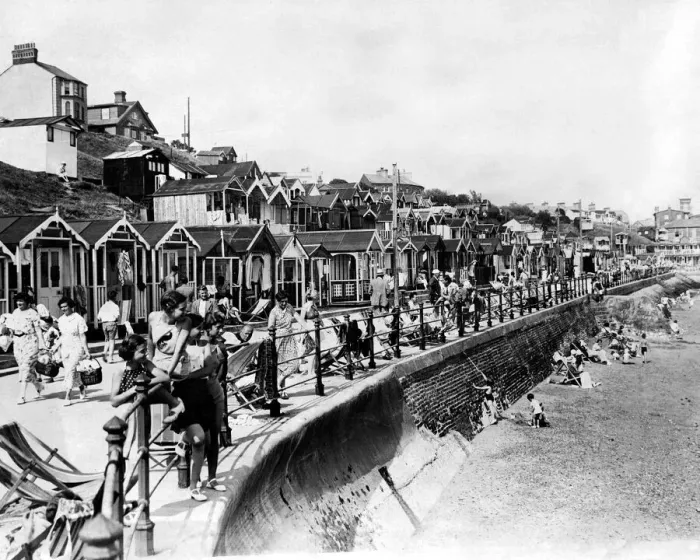 Framed Print : Walton on the Naze, Essex in 1936 Framed Print : Walton on the Naze, Essex in 1936