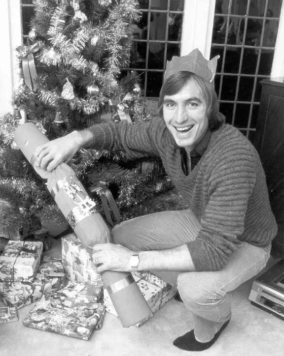 Framed Print : West Ham captain Billy Bonds at home at Christmas Framed Print : West Ham captain Billy Bonds at home at Christmas