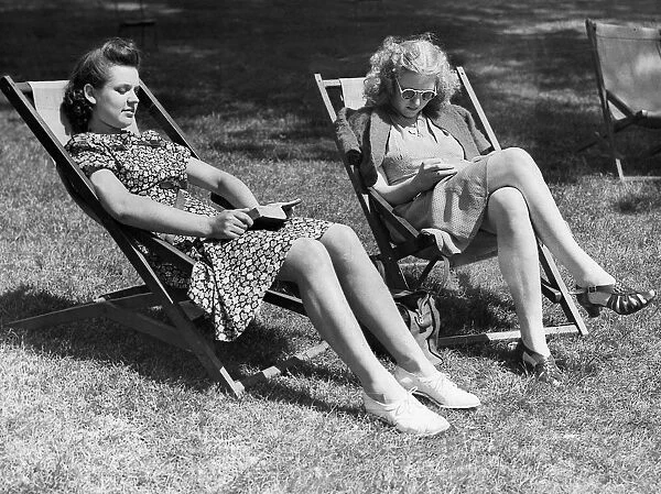 Women relaxing in the park in 1942