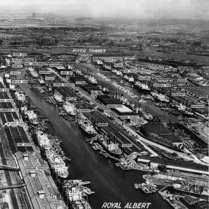 Annotated view of London docks in 1947