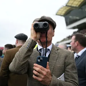 Binoculars to watch the race Cheltenham Festival week Binoculars to watch the race Cheltenham Festival week