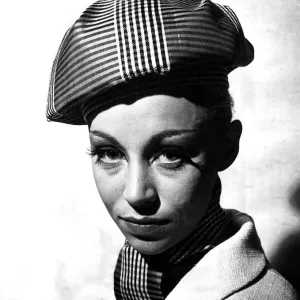 Sombrero de seda revisado por Dior. Sombrero de seda revisado por Dior.