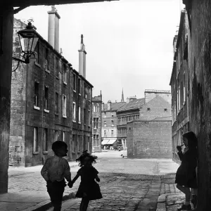 Children play in Crieff Court off Argyle St. Glasgow 1959 Children play in Crieff Court off Argyle St. Glasgow 1959