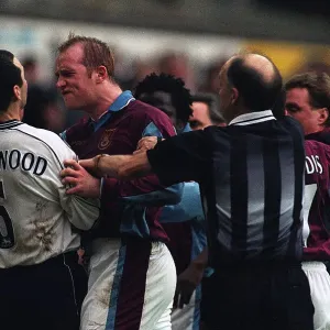 Colin Calderwood and John Hartson clash 1998 Colin Calderwood and John Hartson clash 1998