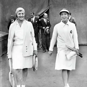 Contesse Fermo Murari della Corte Braei, nee Cilly Aussem, tennis player with Betty Nuthall (l) walking out onto court for the womens single final at the French Lawn Tennis Championships 1931 Contesse Fermo Murari della Corte Braei, nee Cilly Aussem, tennis player with Betty Nuthall (l) walking out onto court for the womens single final at the French Lawn Tennis Championships 1931