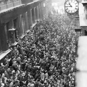 Crowds outside the London Stock Exchange Print, 1931 Crowds outside the London Stock Exchange Print, 1931