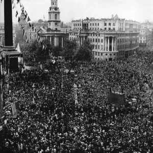 Crowds in Trafalgar Square Victory Day June 1946 Crowds in Trafalgar Square Victory Day June 1946