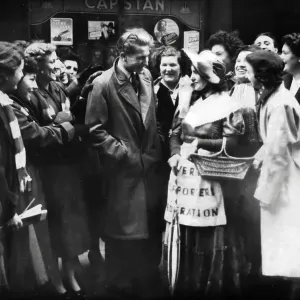 Dave Hickson, withEvertonFC mascot The Toffee Lady 1954 Dave Hickson, withEvertonFC mascot The Toffee Lady 1954