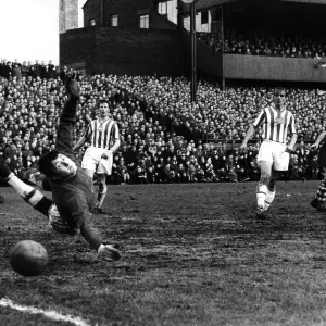 David Hollins in action as Brighton & Hove Albion goalkeeper, 1960 Print