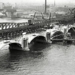 Demolition of Waterloo Bridge in 1935