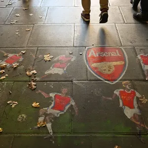 Emirates Stadium, painting on the floor on the way to the ground