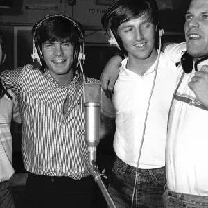 Everton footballers (L-R) Peter Reid, Graeme Sharp, Gary Stevens and Andy Gray, recording Everton football team's FA Cup Final song at Abbey Road Everton footballers (L-R) Peter Reid, Graeme Sharp, Gary Stevens and Andy Gray, recording Everton football team's FA Cup Final song at Abbey Road
