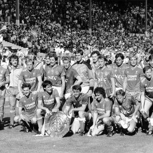 Everton and Liverpool players pose together with the Charity Shield in 1986 Everton and Liverpool players pose together with the Charity Shield in 1986