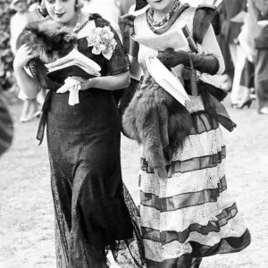 1930s Fashion Print: Two Ladies in Modern Attire 1930s Fashion Print: Two Ladies in Modern Attire