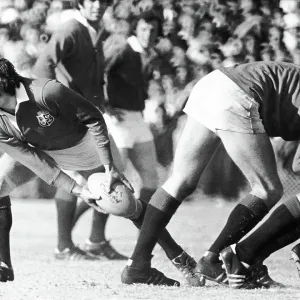 Gareth Edwards in action in 1974 Gareth Edwards in action in 1974