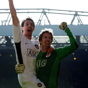 Gary Neville and Edwin Van der Sar celebrate John O'Shea's late winner for Man Utd 2007