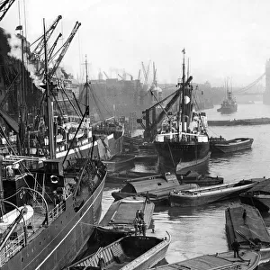 Goods being unloaded at the Pool of London