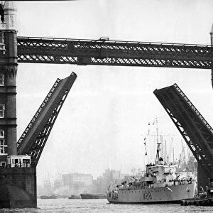 HMS Cheerful, Royal Navy minesweeper, going through Tower Bridge