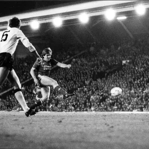 Jan Molby scores in the Milk Cup 1985 Jan Molby scores in the Milk Cup 1985