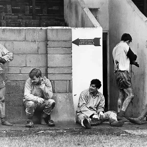 John Hollins, Jim Thomson, John Boyle (on ground )Eddie McCreadie and Peter Bonetti (on stool). Chelsea players clean their boots 1967 John Hollins, Jim Thomson, John Boyle (on ground )Eddie McCreadie and Peter Bonetti (on stool). Chelsea players clean their boots 1967