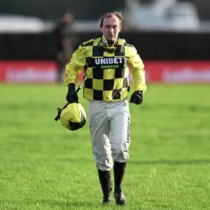 The King George V1 Chase Kempton Park Jockey Nico de Joinville running back after falling off Siskin Dec 2024 The King George V1 Chase Kempton Park Jockey Nico de Joinville running back after falling off Siskin Dec 2024