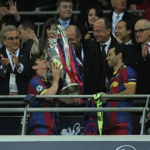 Lionel Messi and Javier Mascherano with the trophy Lionel Messi and Javier Mascherano with the trophy