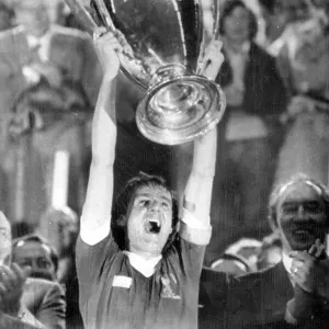 Liverpool Footballer Phil Thompson with European Cup Liverpool Footballer Phil Thompson with European Cup