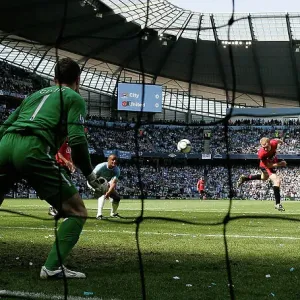 Man Utd's Paul Scholes scoring the winner against Man City 2010 Man Utd's Paul Scholes scoring the winner against Man City 2010