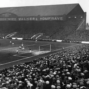 Manchester City v Portsmouth at Maine Road 1936 Manchester City v Portsmouth at Maine Road 1936