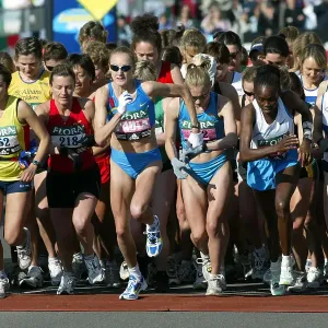 Paula Radcliffe with the elite ladies at the start of the 25th London Marathon 2005 Paula Radcliffe with the elite ladies at the start of the 25th London Marathon 2005