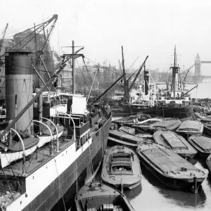 The Pool of London between London Bridge and Tower Bridge, 1928