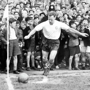 Tom Finney Print: Preston North End vs Luton Town at Deepdale