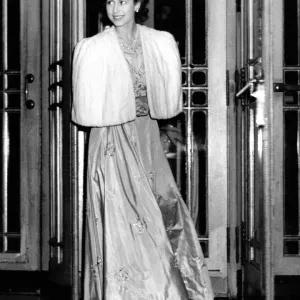 Princess Elizabeth leaving the Dorchester 1947