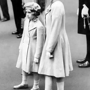 Print of Princess Elizabeth with her sister at Waterloo Station in 1939