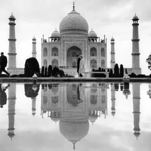 Queen Elizabeth and the Duke of Edinburgh visit the Taj Mahal 1961